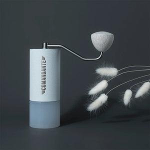 Comandante C40 Snow White with white flower arrangement