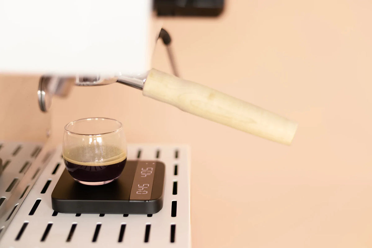 Acaia Lunar scale on espresso machine